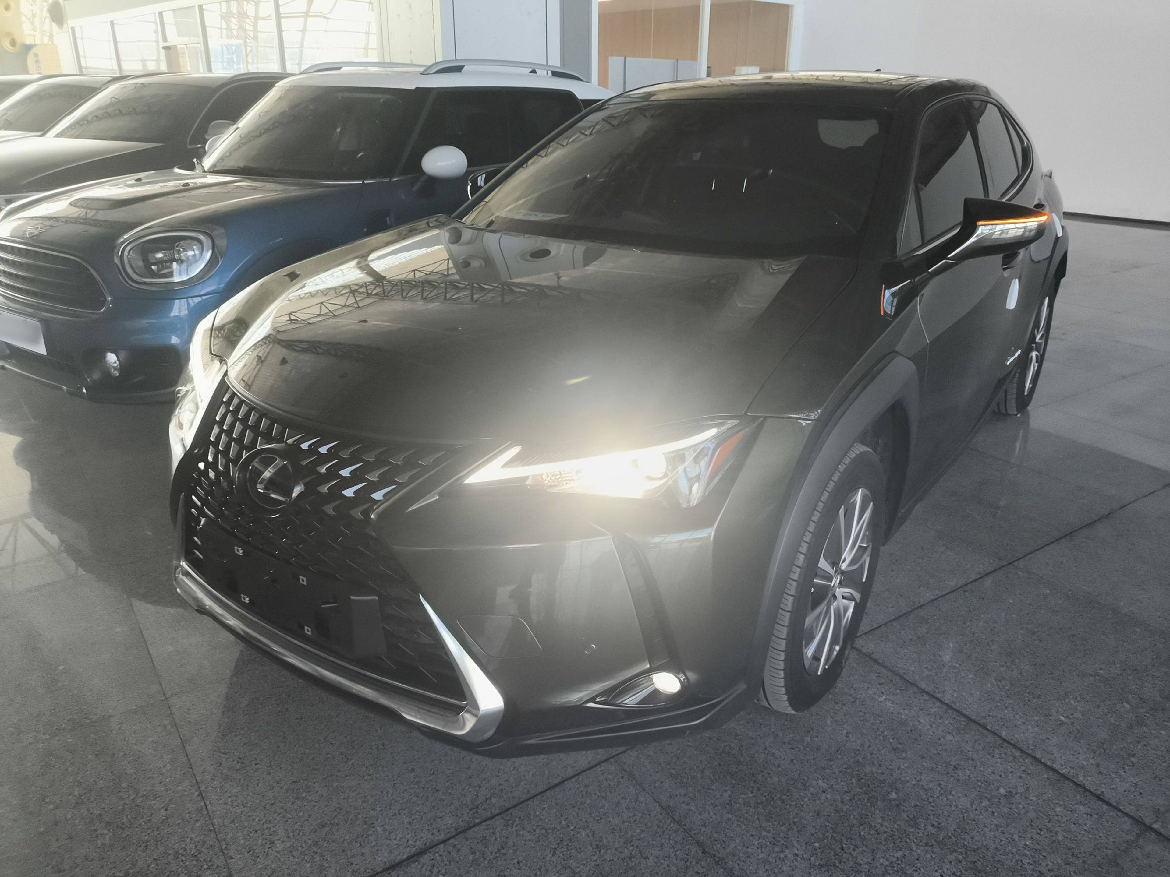 Под передней частью автомобиля