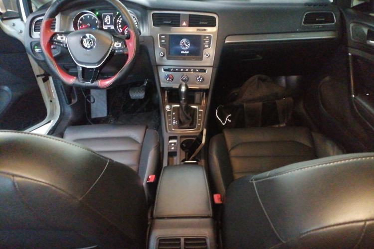 Used Volkswagen Golf 2016 230TSI Automatic Luxury Version
