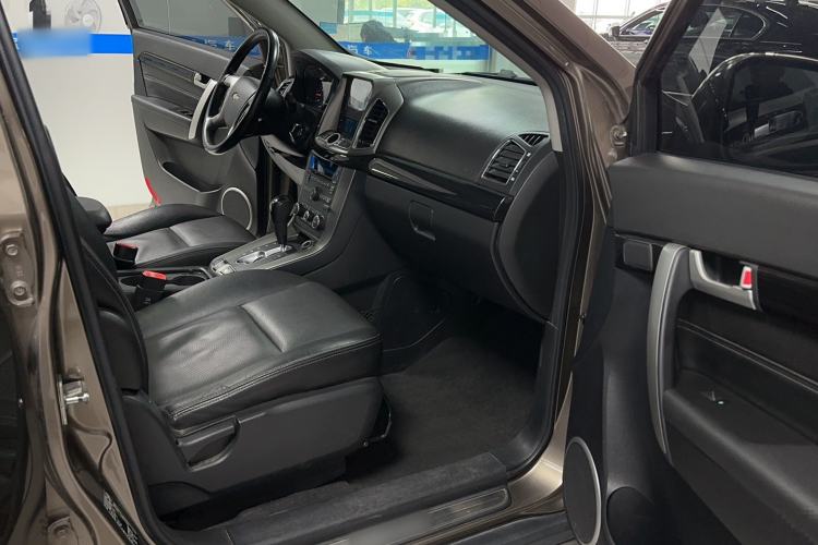 Used Chevrolet Captiva 2015 2.4L 4x4 Flagship Edition 7-Seater
