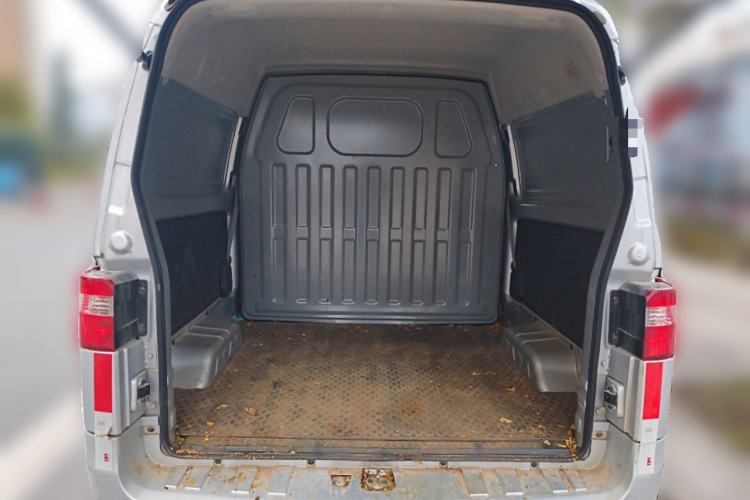 Used Jinbei Hiace X30 2023 1.5L Super-Comfortable Passenger Van 5/6/7-Seater Non-Air-Conditioned Version Model SWC15M Trunk