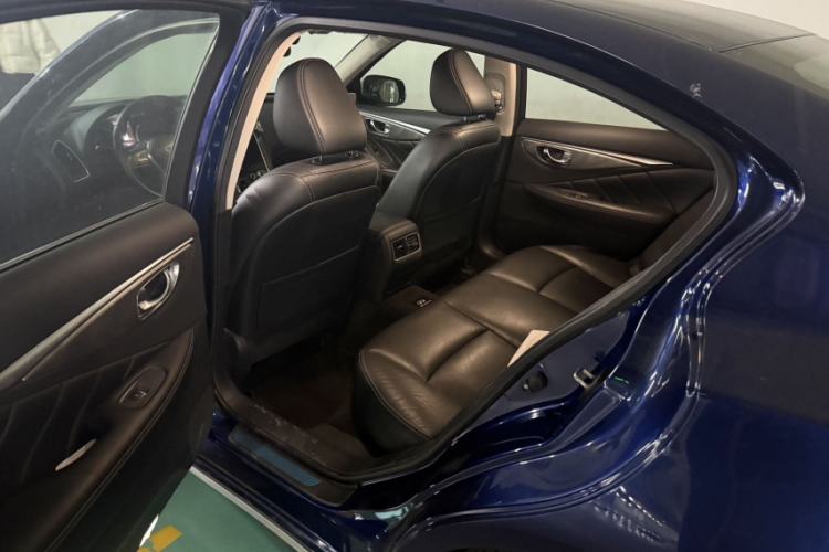 Used Infiniti Q50L 2018 2.0T Enjoyment Version China VI Standard Interior 4