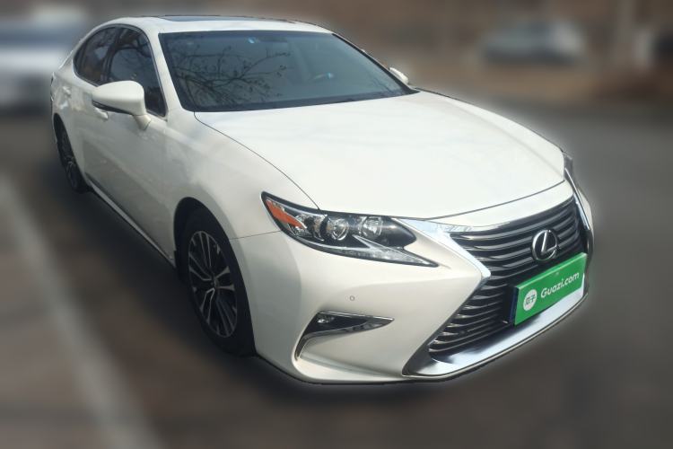 Used Lexus ES 2016 200 Midnight Special Limited Edition Front Right 45 Deg