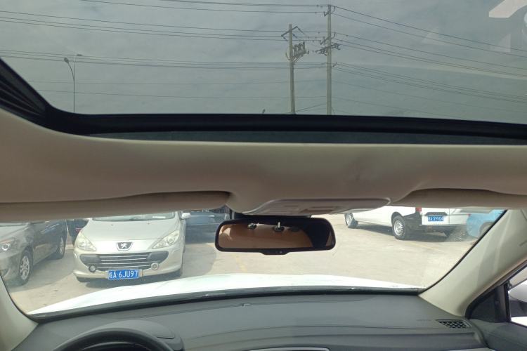 Used Geely Auto Emgrand X7 Sport 2018 1.8TD Automatic Two-Wheel Drive ZhiZun Model with 4G Connectivity Headliner