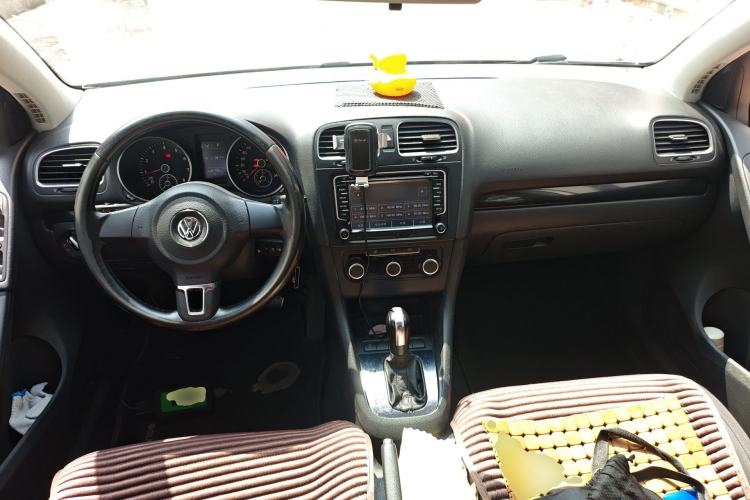 Used Volkswagen Golf 2012 1.6L Automatic Comfort Model Center Console