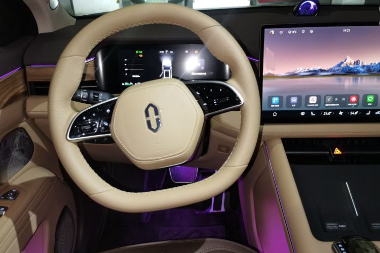 Used Hima AITO M7 2024 1.5T Intelligent Driving Rear-Drive Pro Version 5 Seats Center Console