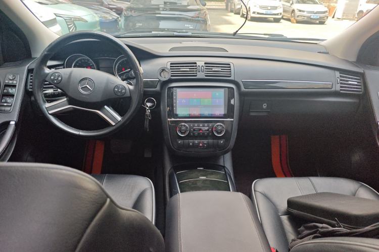 Used Mercedes-Benz R-Class 2017 R 320 4MATIC Business Edition Prestige Model