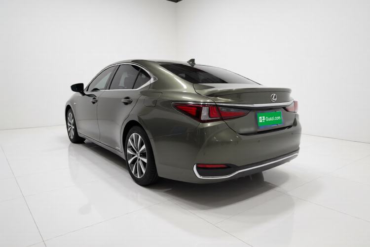 Used Lexus ES 2020 300h Premier Edition Exterior 3