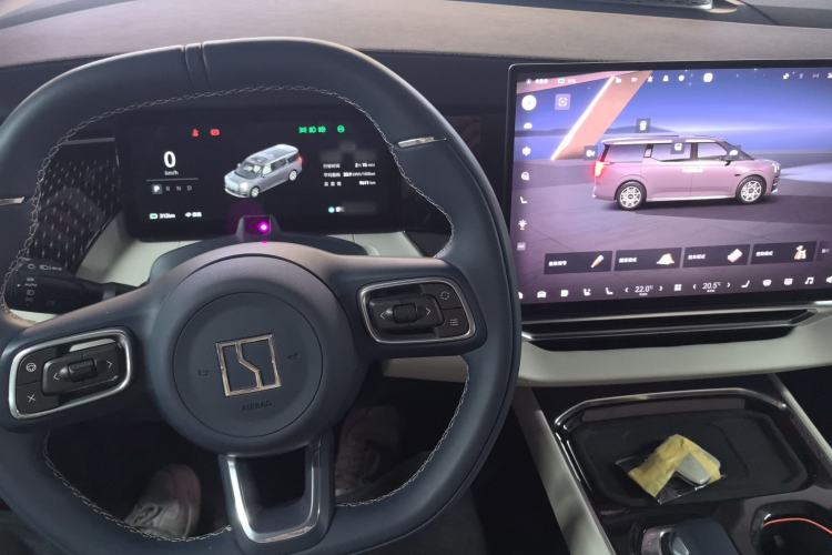 Used Zeekr 009 2024 Six-Seat Executive Version 4WD 108 kWh Center Console