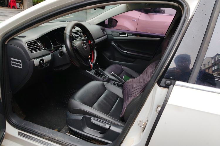 Used Volkswagen Sagitar 2015 230TSI Automatic Comfort Version Left Front Seat