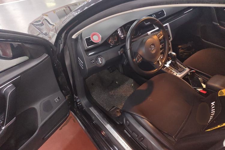 Used Volkswagen Magotan 2016 1.8TSI Luxury Comfort Model
