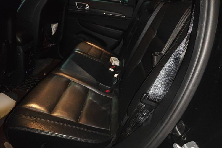 Used Jeep Grand Cherokee 2017 3.0L Comfort Navigation Edition Left Rear Seat