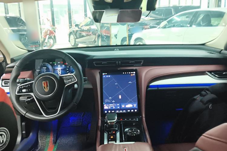 Used Hongqi H5 2025 2.0T Automatic Flag Edition – 500 000 Units Commemorative Version Center Console