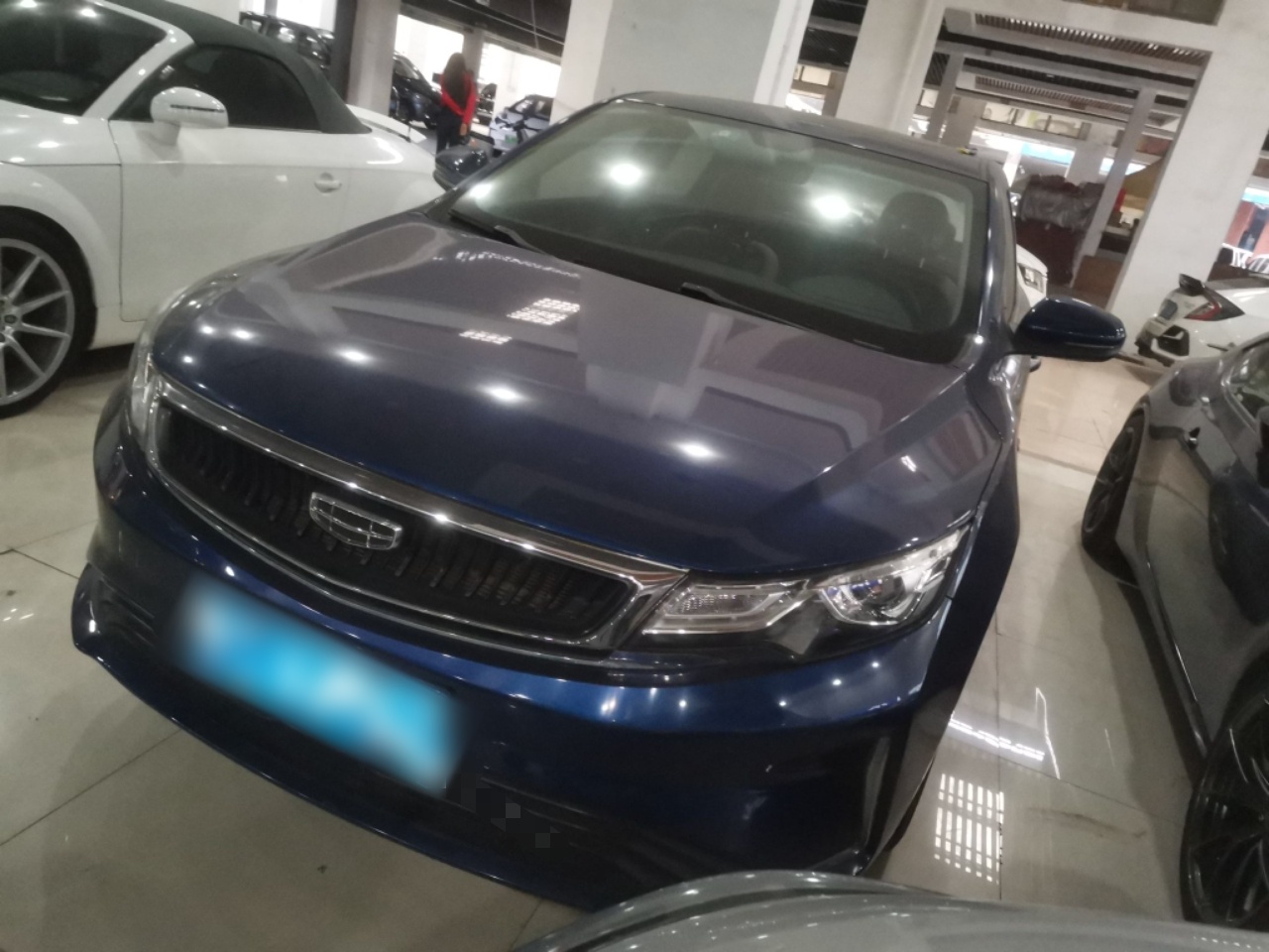 Под передней частью автомобиля