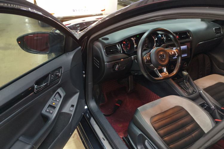 Used Volkswagen Sagitar 2016 280TSI Automatic R-Line Driver Seat