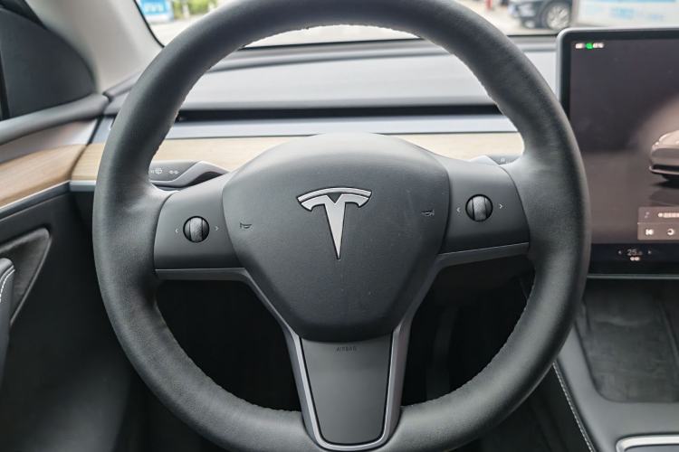 Used Tesla Model Y 2022 Long-Range All-Wheel-Drive Version