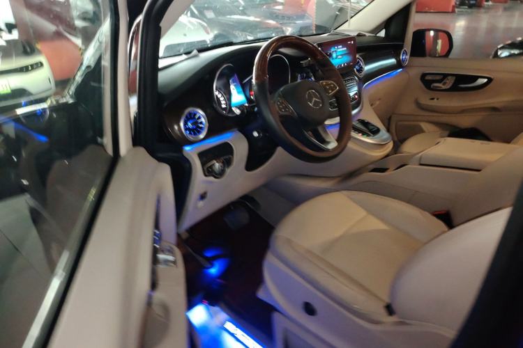 Used Mercedes-Benz V-Class 2020 V 260 Avantgarde Edition Driver Seat