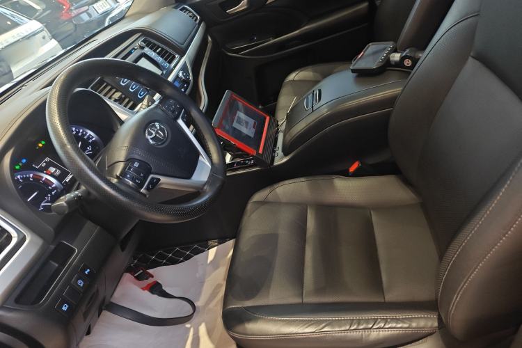 Used Toyota Highlander 2018 2.0T Two-Wheel Drive Luxury Edition 7 Seats China VI Standard
