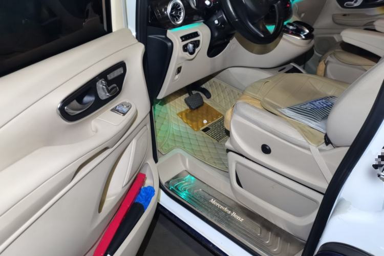 Used Mercedes-Benz V-Class 2016 V 260 Avantgarde Edition
