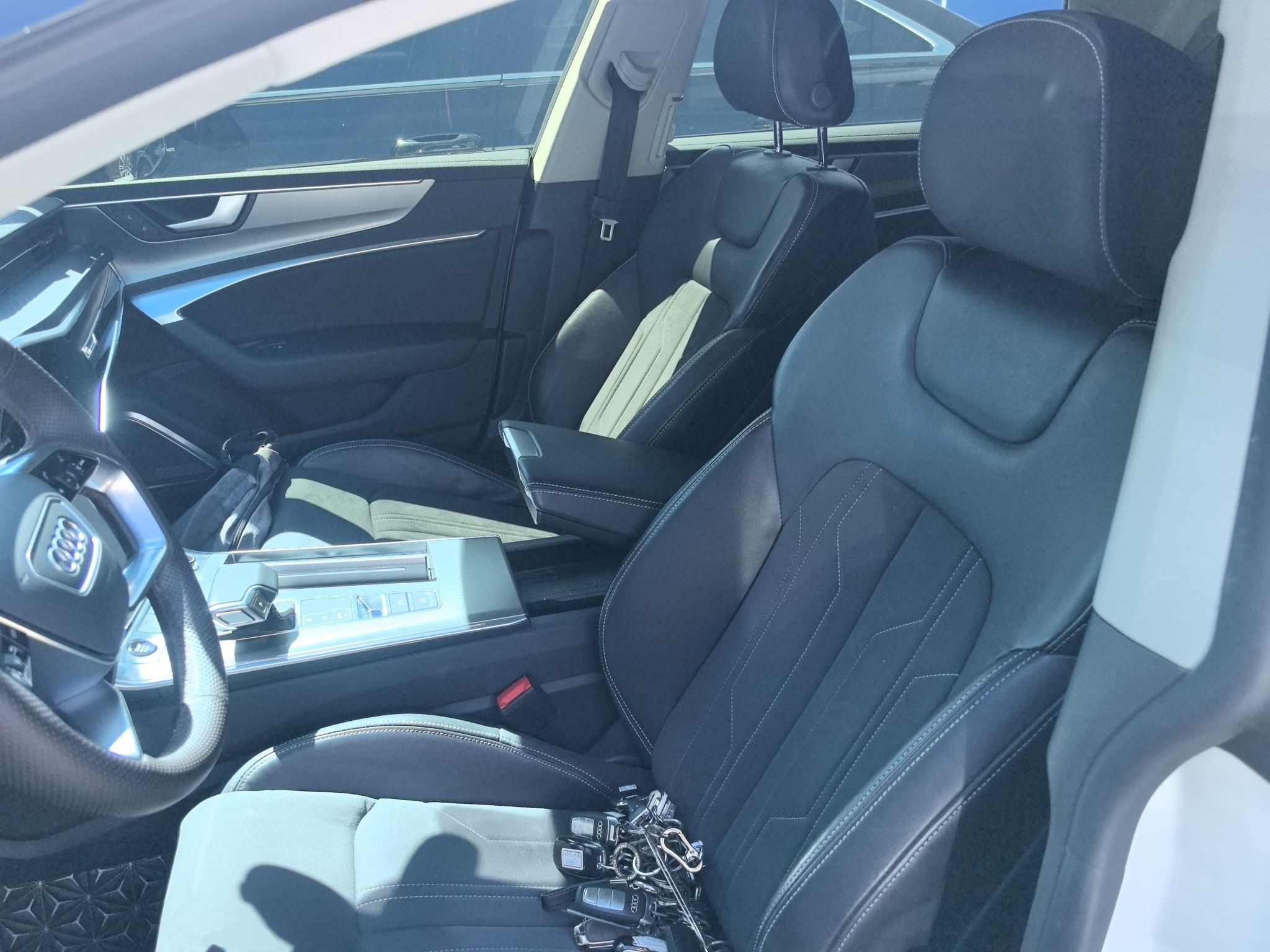 Переднее сиденье в автомобиле