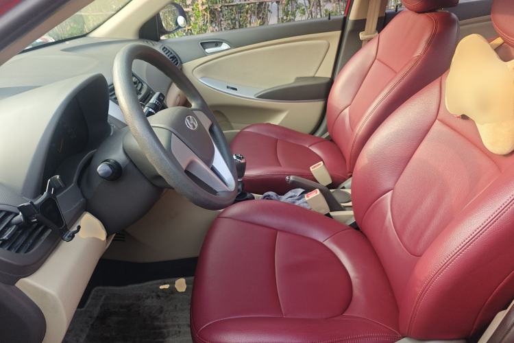 Used Hyundai Verna (older generation) 2010 Sedan 1.4L Manual Comfort GS Left Front Seat