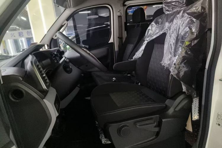 Used SAIC MAXUS Xintu V80 2023 2.0T Manual Classic Aoyuntong Long Wheelbase Mid-Height 6/7/8/9-Seater