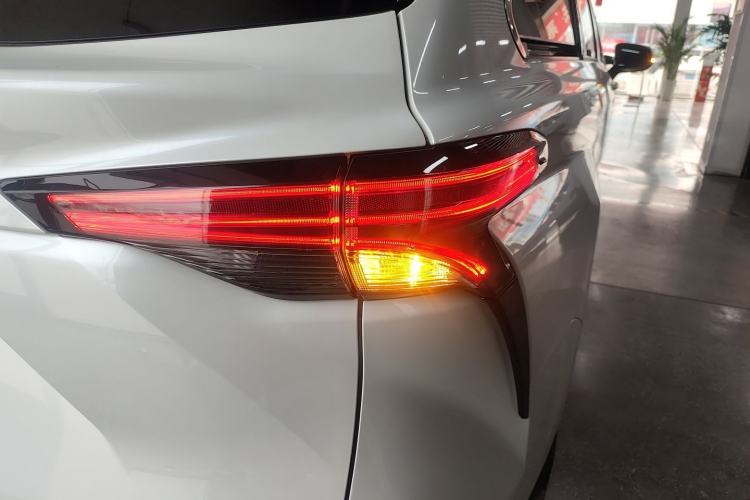 Used Toyota Sienna 2021 2.5L Hybrid Premium Edition