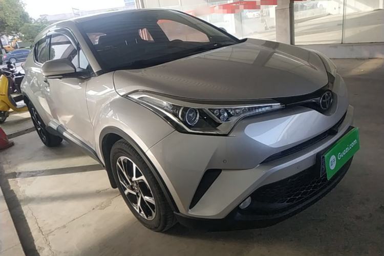 Used Toyota C-HR 2020 2.0L Leading Edition Front Right 45 Deg