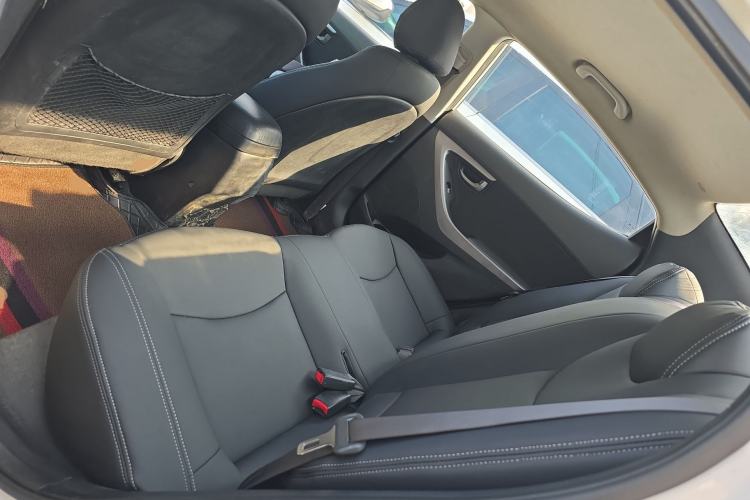 Used Hyundai Elantra (5th Generation / Langdong) 2016 1.6L Automatic Smart Version
