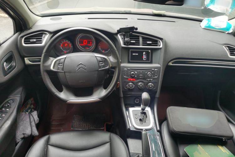 Used Citroen C4L 2014 1.8L Intelligent Drive Automatic Enjoyment Model Center Console