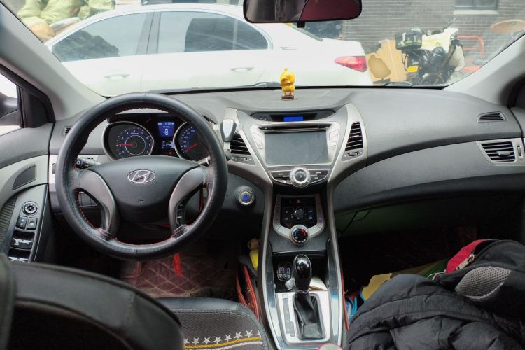 Used Hyundai Elantra (5th Generation / Langdong) 2012 1.6L Automatic Leading Model Center Console