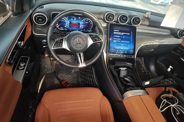 Used Mercedes-Benz GLC 2023 Facelift GLC 260 L 4MATIC Dynamic Version 5 Seats Steering Wheel