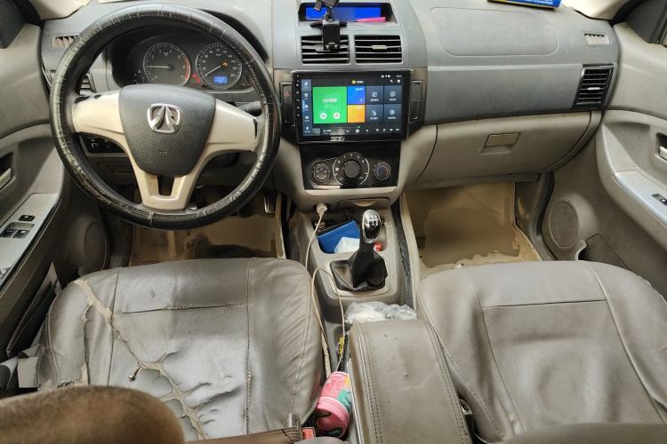 Used BAIC Weiwang M20 2015 1.2L economy version A122 Center Console