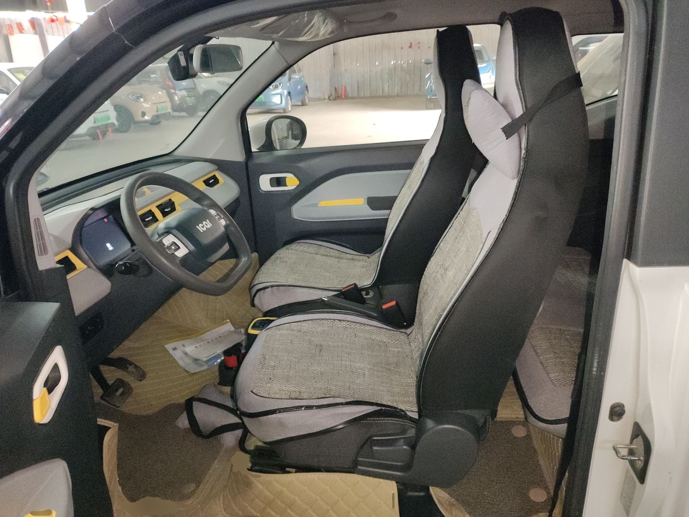 Переднее сиденье в автомобиле