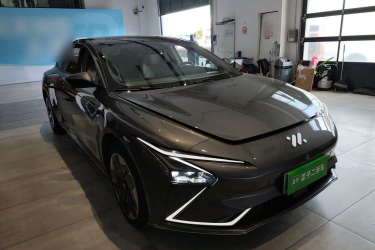 Used IM L7 2022 Dynamic Model Front Right 45 Deg