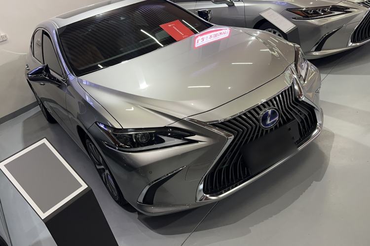 Used Lexus ES 2020 300h Premier Edition Exterior 5