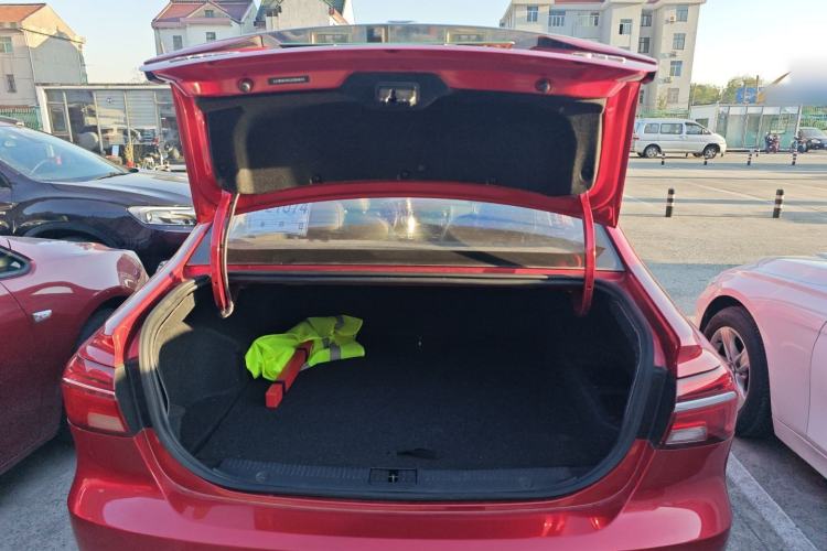 Used Roewe i6 New Energy 2017 45T Hybrid Connect & Smart Enjoyment Edition Trunk