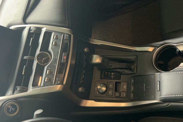 Used Lexus NX 2018 300h Front-Wheel-Drive FENGSHANG Version China V Emission Standard
