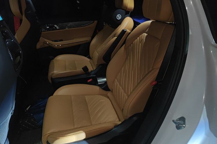 Used Lynk & Co 09 2021 2.0T Halo Six-Seater
