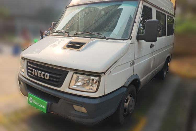 Used Iveco Daily 2017 2.5T A35 Passenger Van 5-7 Seats Model 47Z5