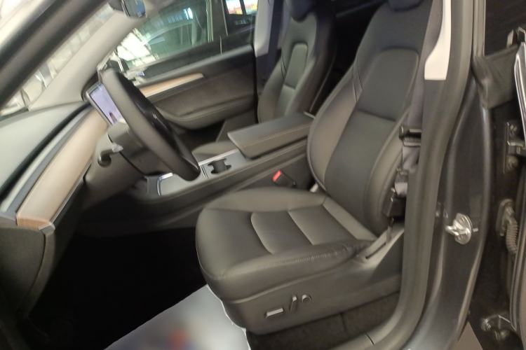 Used Tesla Model Y 2021 Long-Range All-Wheel-Drive Version 3D7
