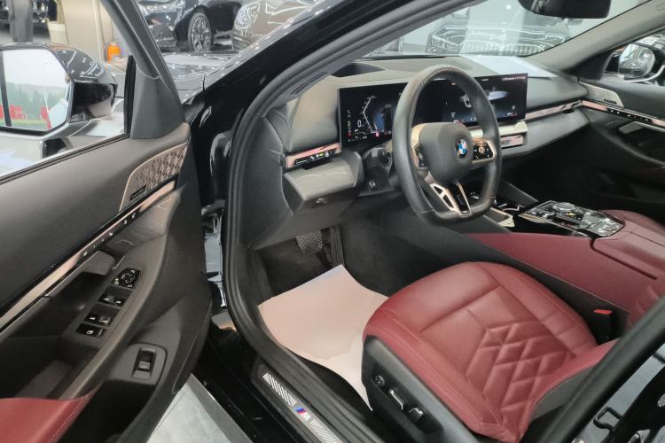 Used BMW 5 Series 2025 530Li Luxury Edition M Sport Package