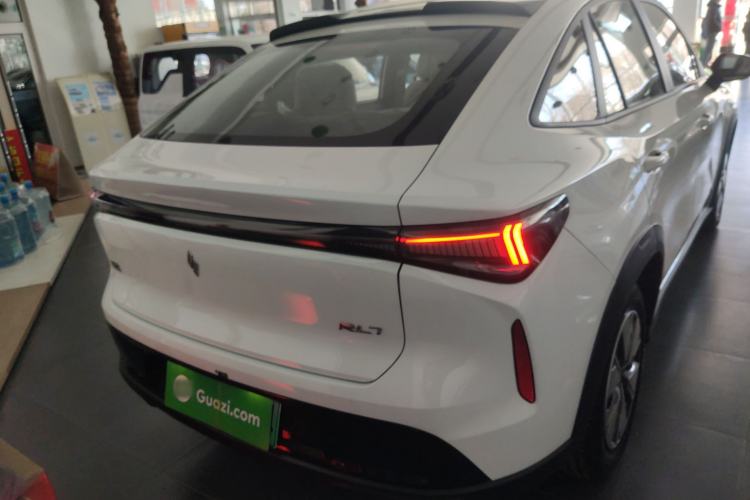 Used Livan 7 2024 605 km Wealth Edition