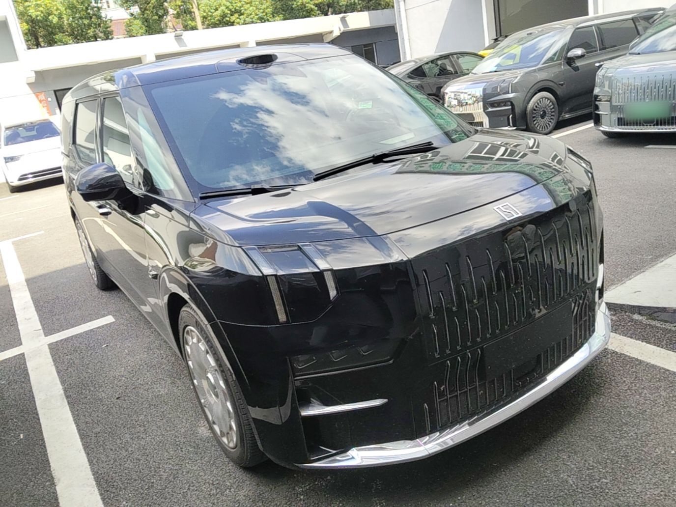 Zeekr 009 2024 GAC Trumpchi — снимка 3