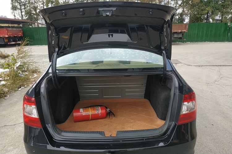 Used Skoda Rapid 2015 1.6L Manual Smart Selection Model