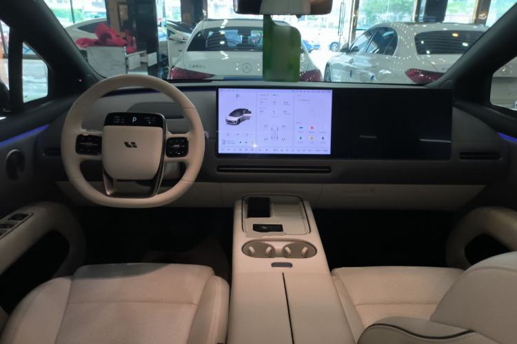 Used Li Auto i6 2025 Model Four-Wheel-Drive Standard Type Center Console