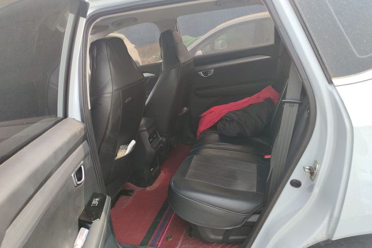 Used Wuling Asta 2022 2.0L DHT Electric-Speed Version Left Rear Seat