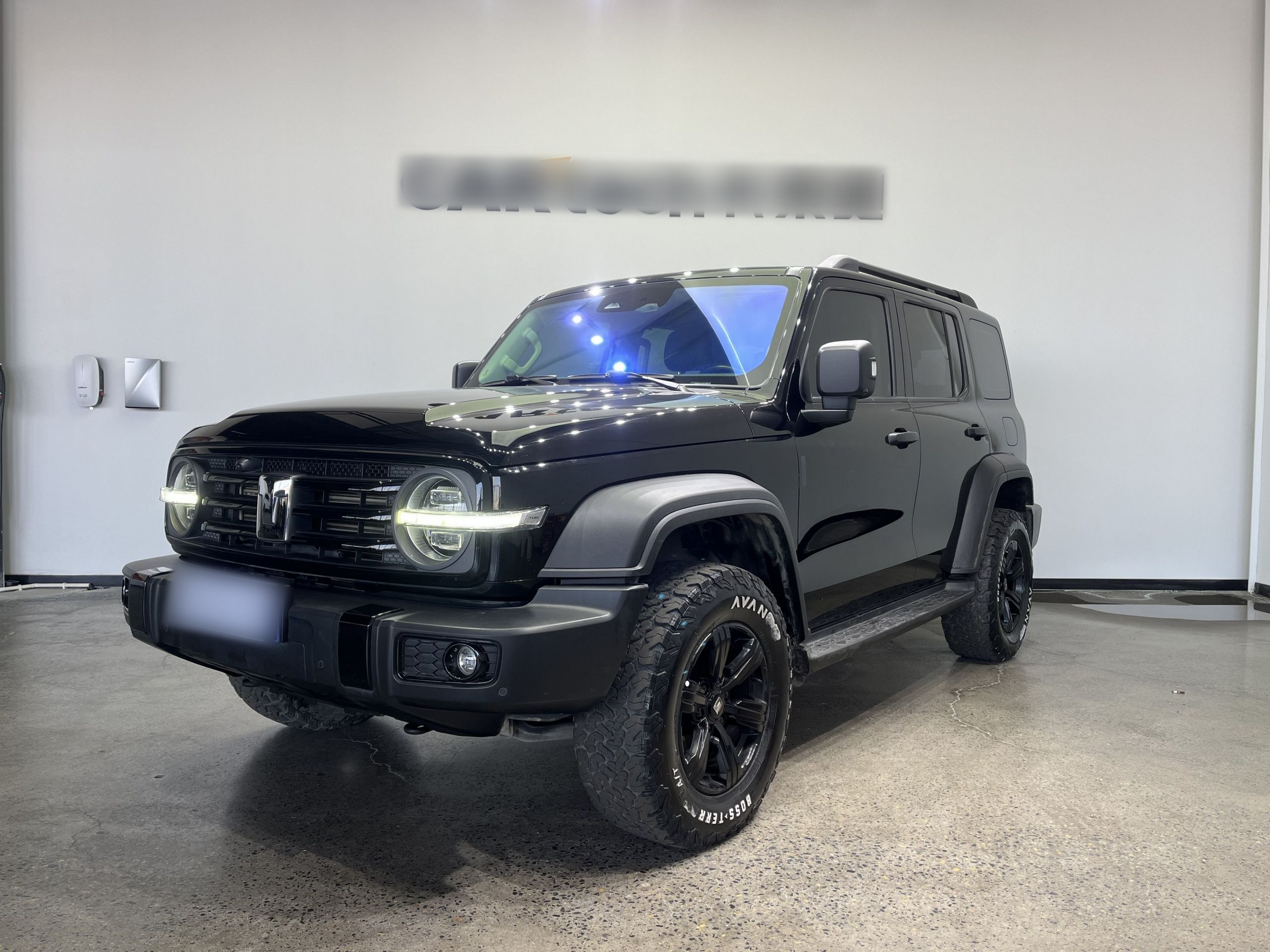 تحت مقدمة السيارة