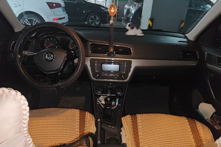 Used Volkswagen Lavida 2015 1.6L Manual Comfort Edition Center Console