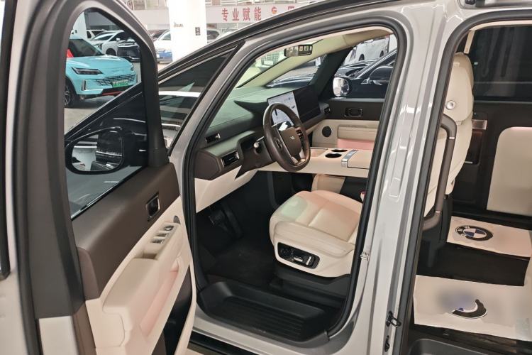 Used Li Auto MEGA 2024 Ultra Model
