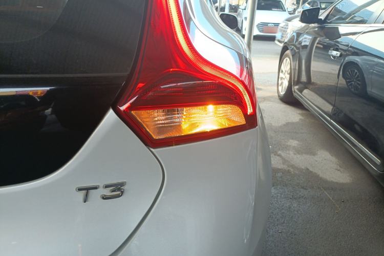 Used Volvo V40 2017 T3 Zhiyi Edition
